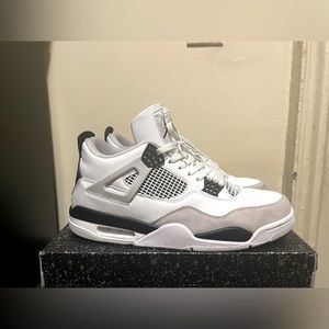 Air Jordan 4 Military Black